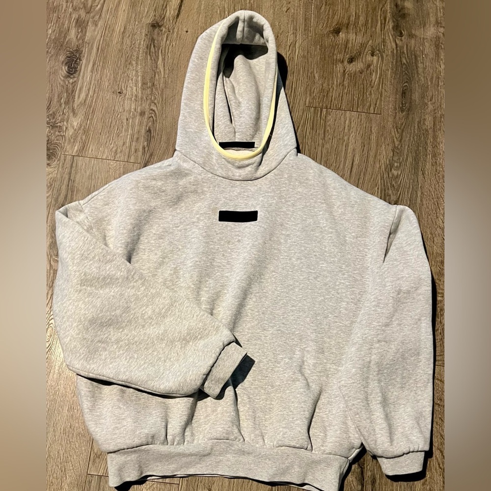 Fear of God Essentials Men’s front and back logo patch grey hoodie XS Gray Rare​